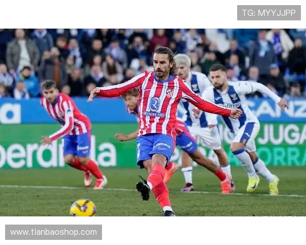 莱比锡战马竞海报：哈维-西蒙斯、格列兹曼相遇在马德里街头